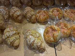 試食した焼き立てパン